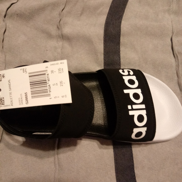 Adidas woman's size 6 sandles. - Picture 4 of 7